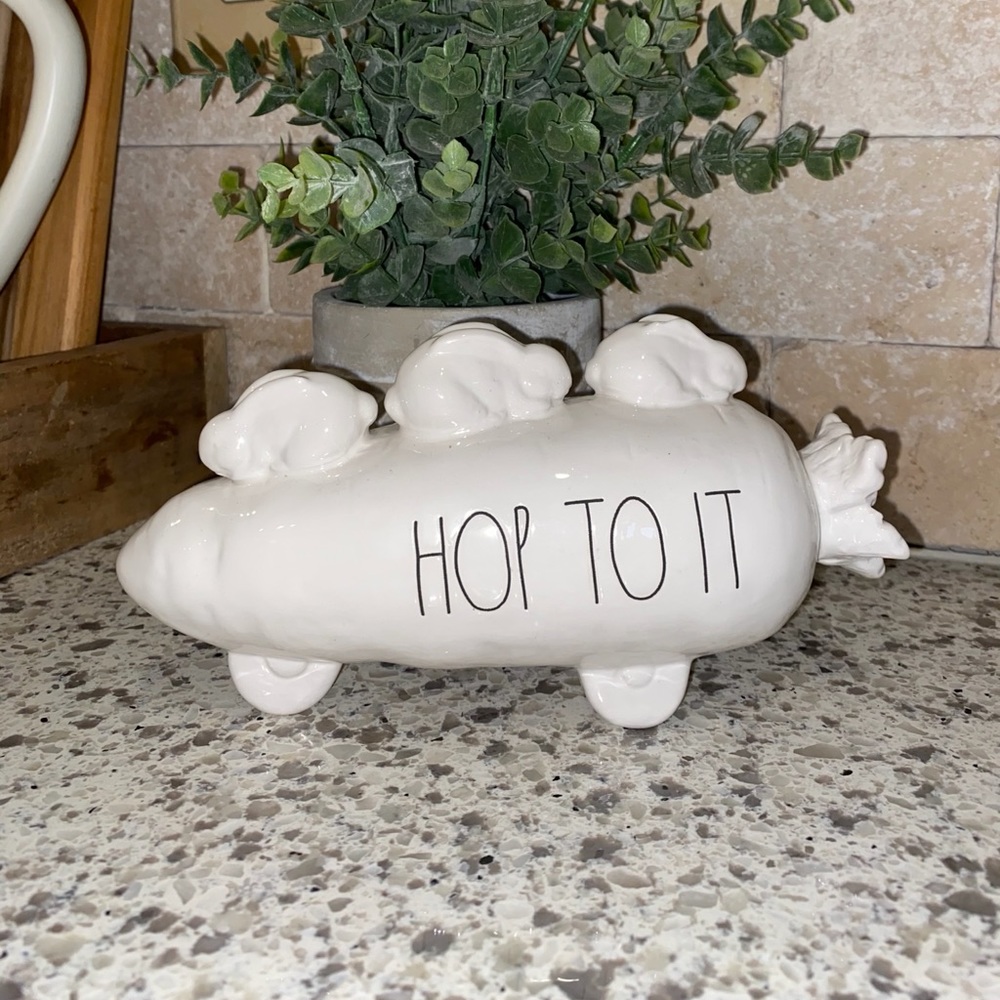 Rae Dunn “Hop To It” Carrot Figurine